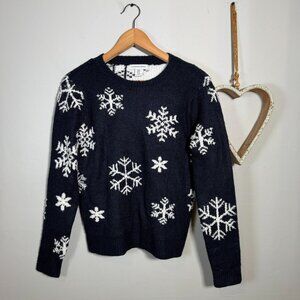 Cupcakes and Cashmere Snowflakes Grandma Alpine Fuzzy Soft Sweater XS Black